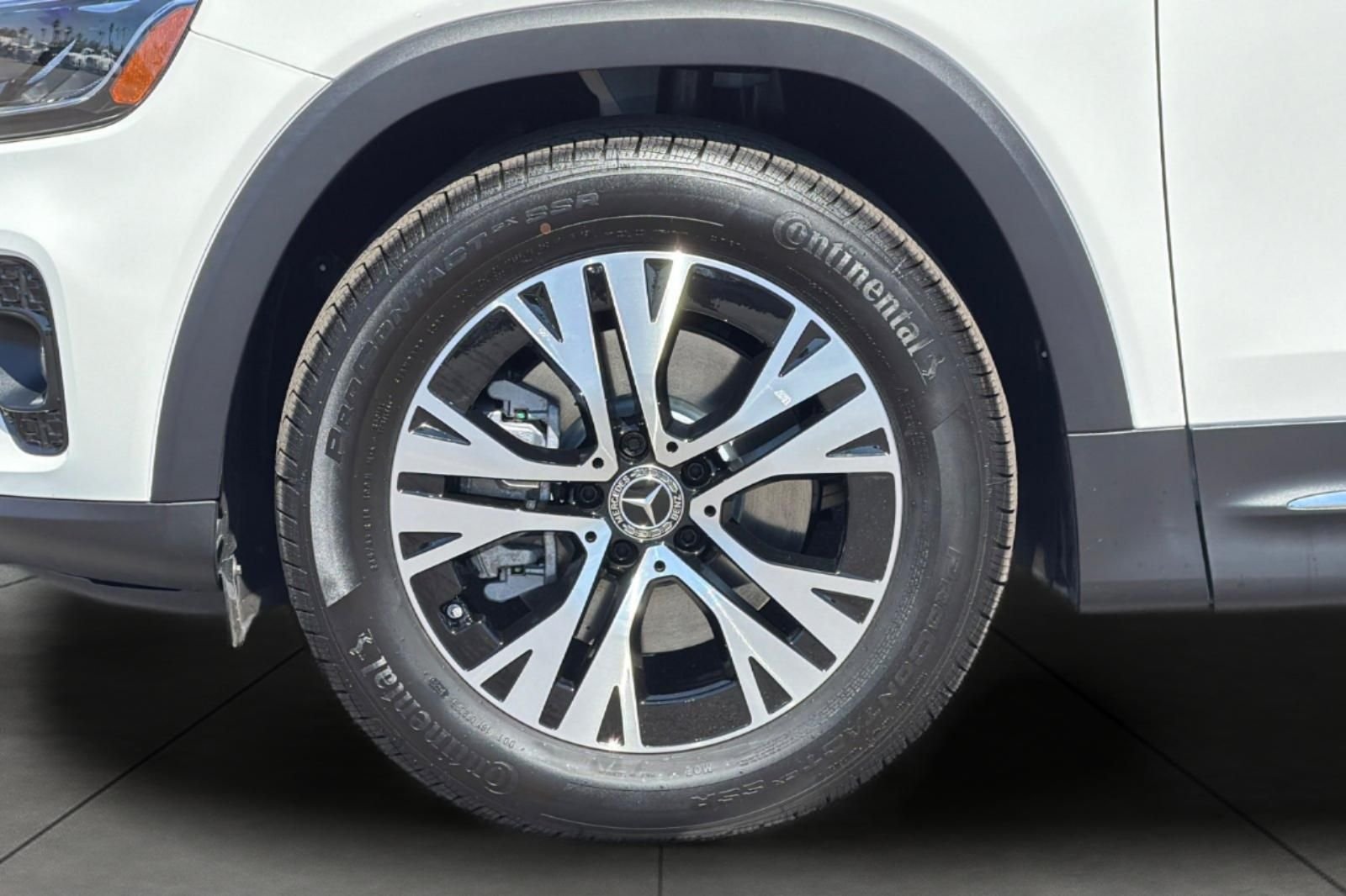 New 2026 Polar White Mercedes-Benz GLB 250 image 3