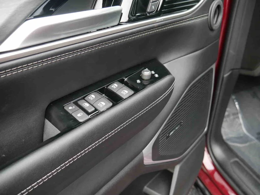 2025 Jeep Wagoneer L Series II - Photo 28