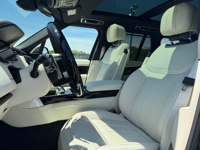 New 2026 Belgravia Green LAND ROVER SE image 14
