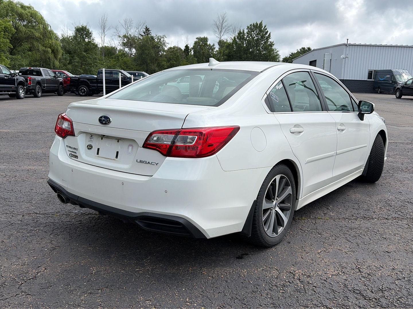 Used 2018 Crystal White Pearl Subaru Limited image 10