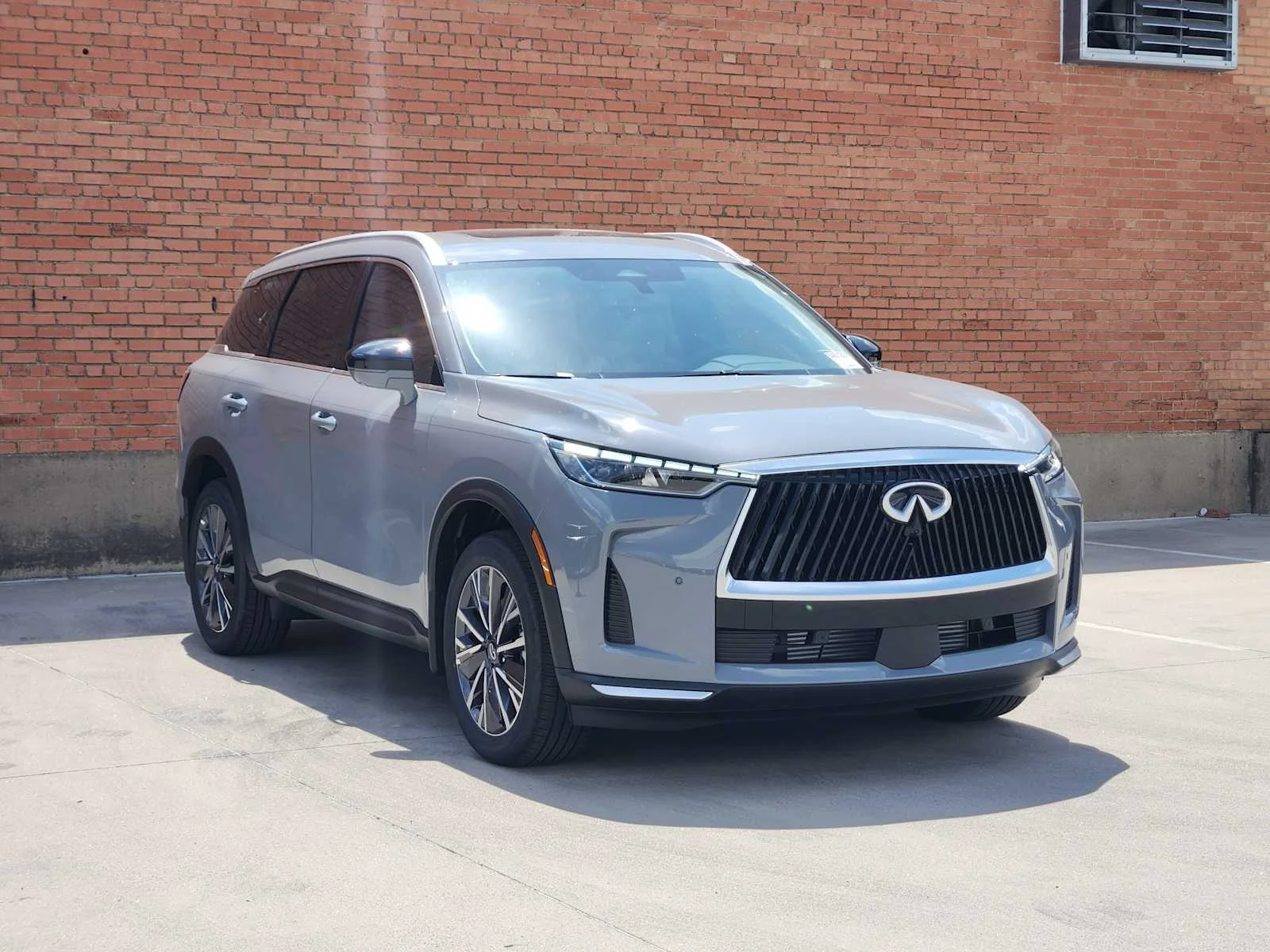 New 2027 HARBOR GRAY INFINITI Luxe FWD image 2
