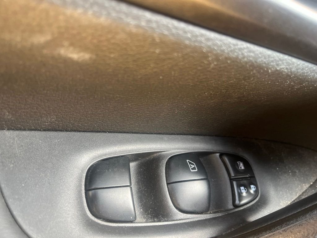 Used 2019 Gray Nissan S image 23