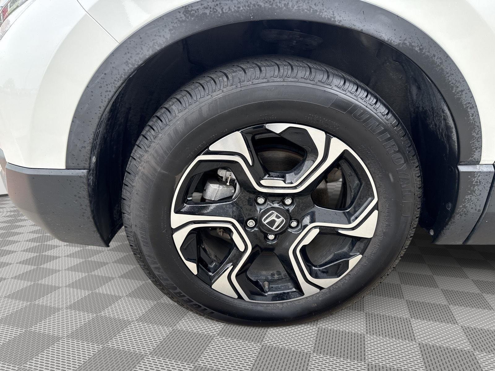 Used 2018 White Diamond Pearl Honda Touring image 17