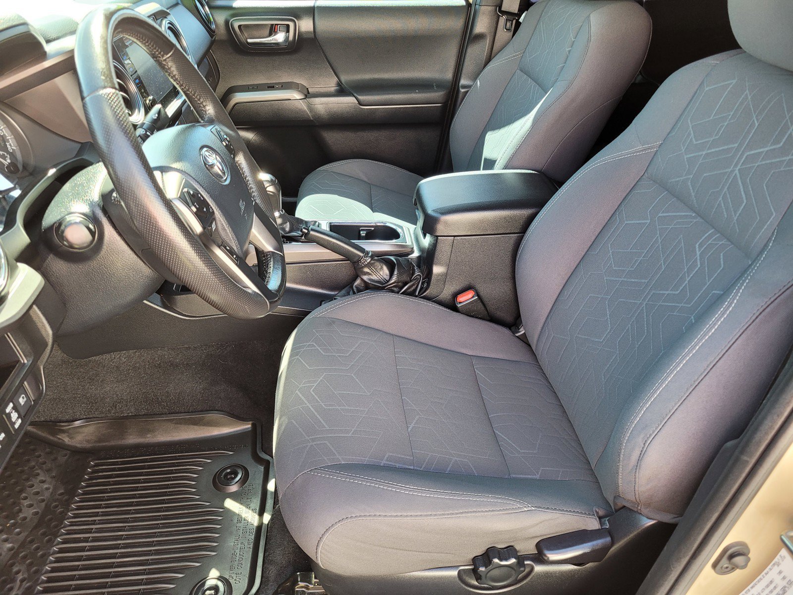 Used 2019  Toyota  image 15