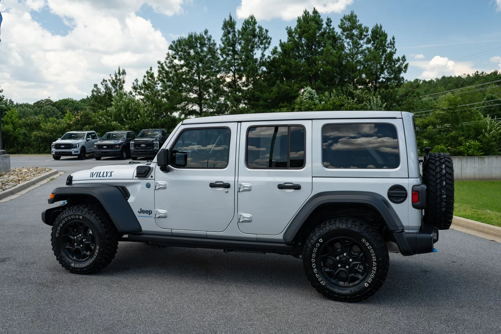Used 2023 Silver Jeep Willys 4xe image 7