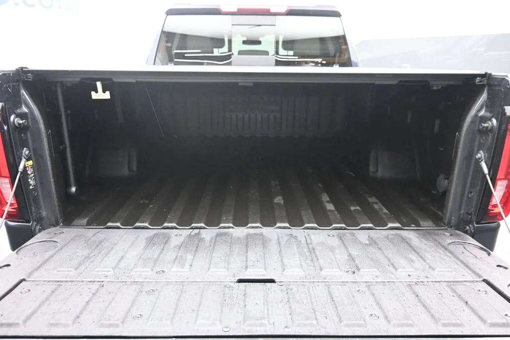 Used 2023 Silver GMC SLT image 11