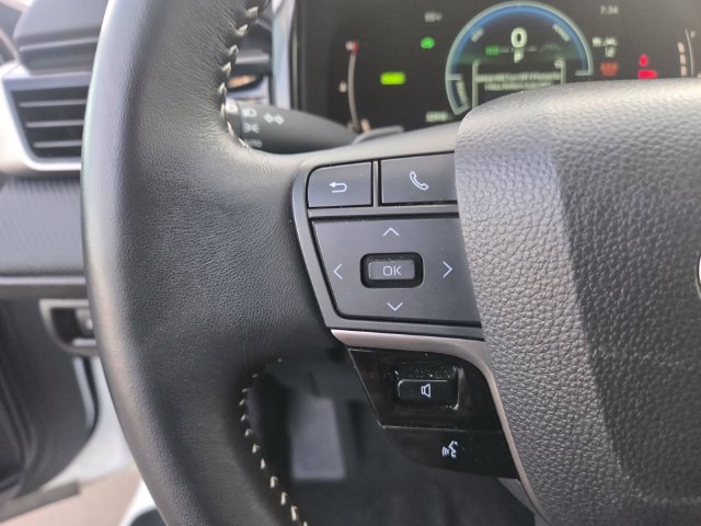 Used 2025 White Toyota SE image 19