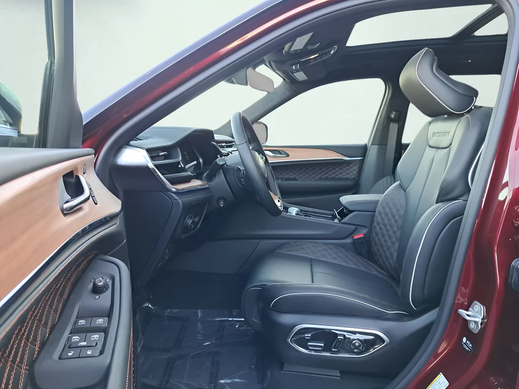 New 2025 Velvet Red Pearl-Coat Exterior Paint Jeep Summit image 10