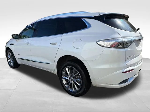 Used 2023 WHITE FROST TRICOAT Buick Avenir image 3