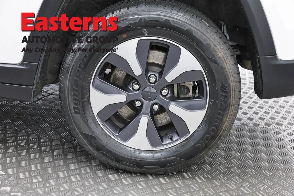Used 2022 White Jeep 4xe image 35