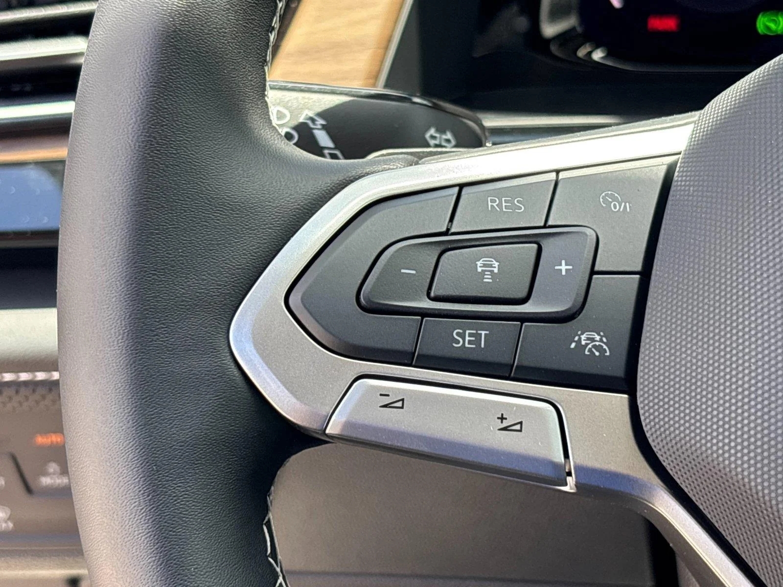 New 2026 pure gray Volkswagen 2.0T SE w/Technology image 19