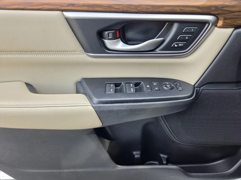 Used 2022 Platinum White Pearl Honda TOURING image 34