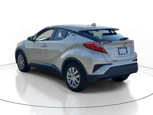 Used 2020 White Toyota LE image 3