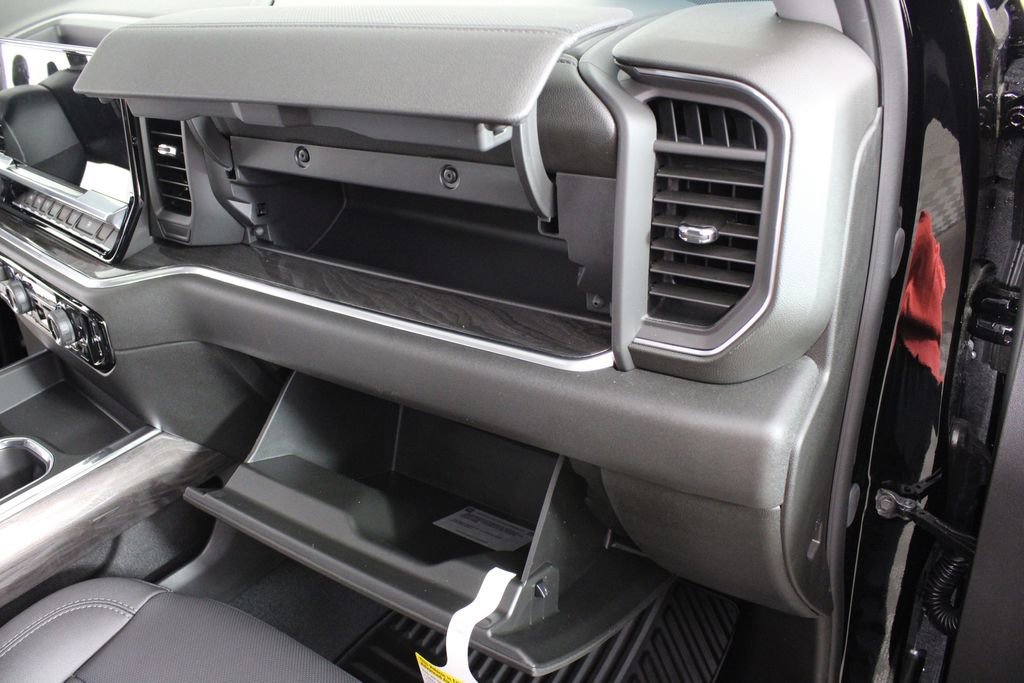 2026 Chevrolet Silverado 1500 LTZ - Photo 18