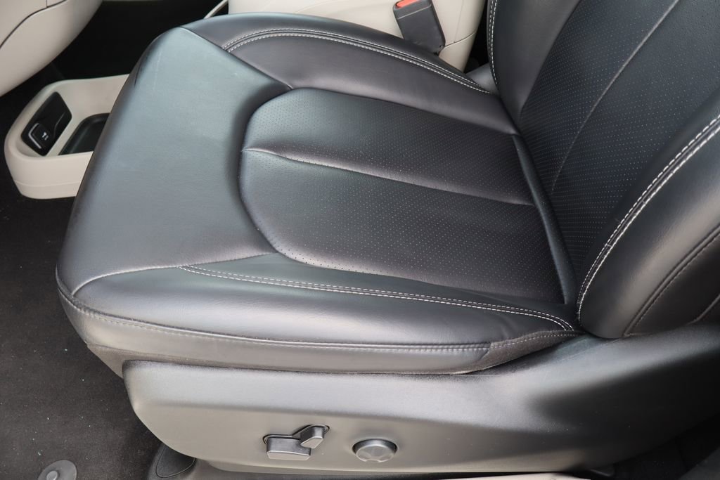 2023 Chrysler Pacifica Touring L - Photo 20