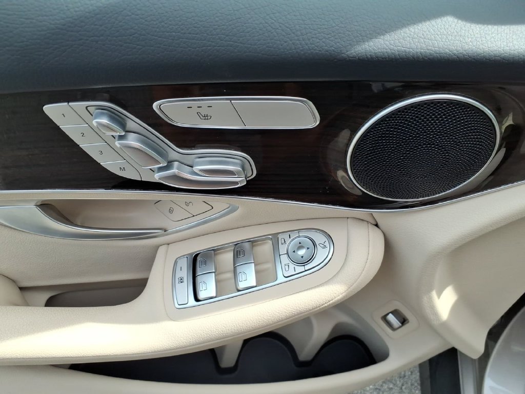 Used 2022 Mojave Silver Metallic Mercedes-Benz GLC 300 image 14