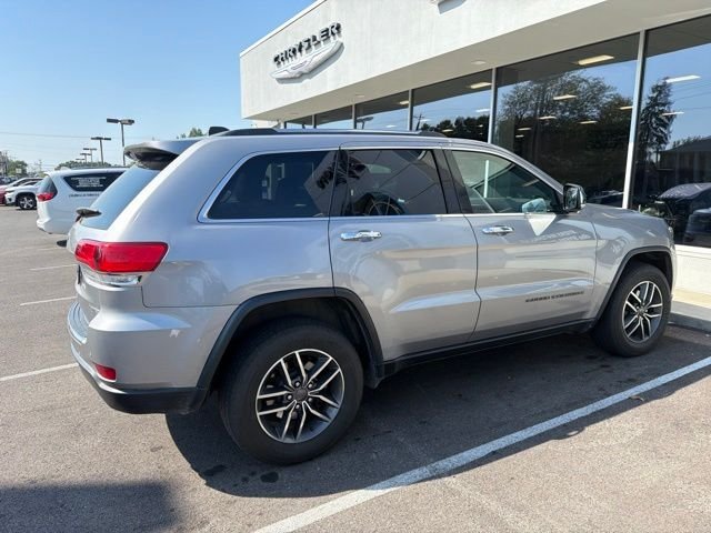 Used 2019 Silver Jeep Limited image 3