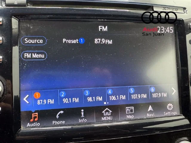 Used 2015 Gray Nissan SL image 18