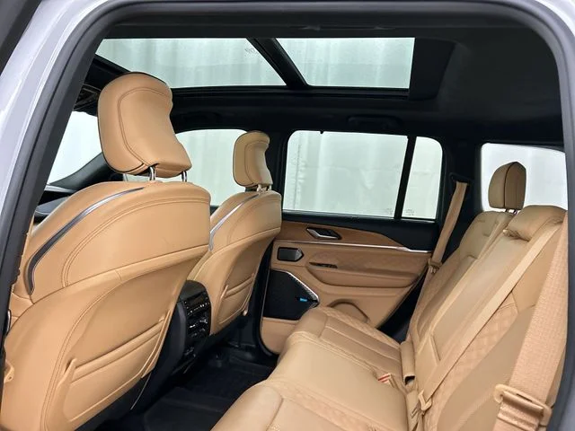 Used 2023 White/off-white Jeep Summit Reserve image 24