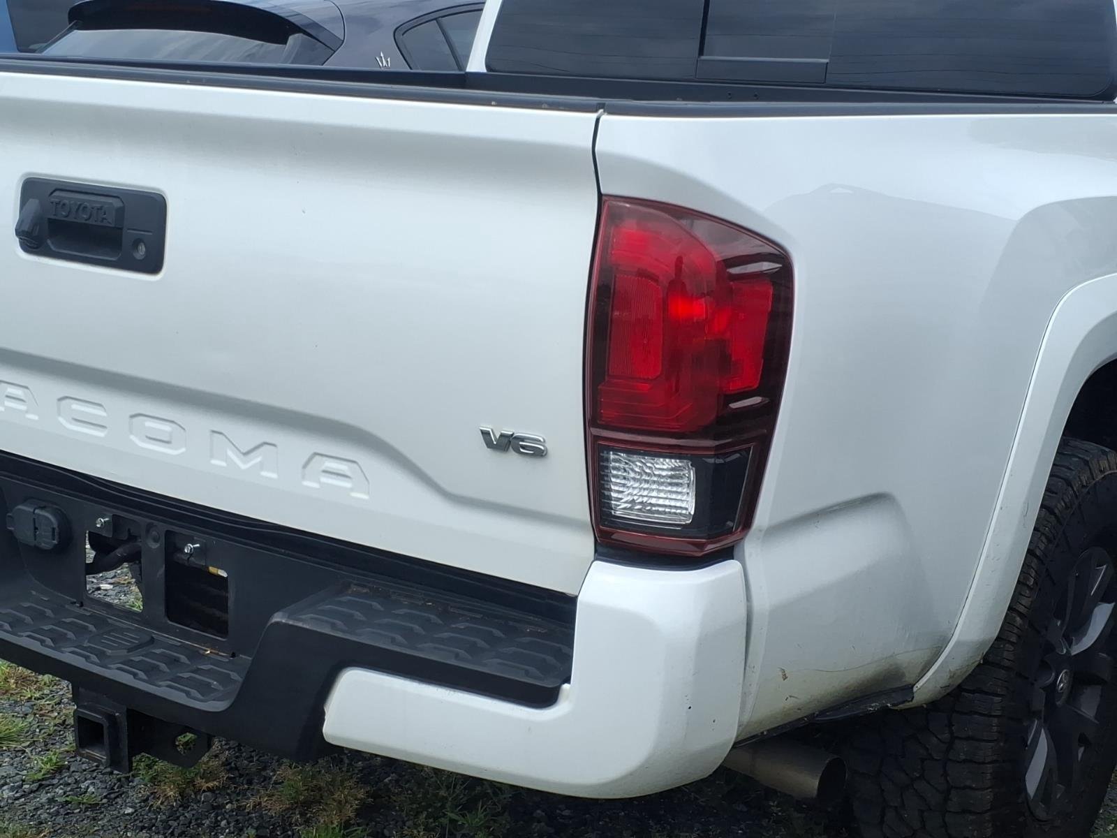 Used 2023 Ice Cap Toyota SR5 image 9