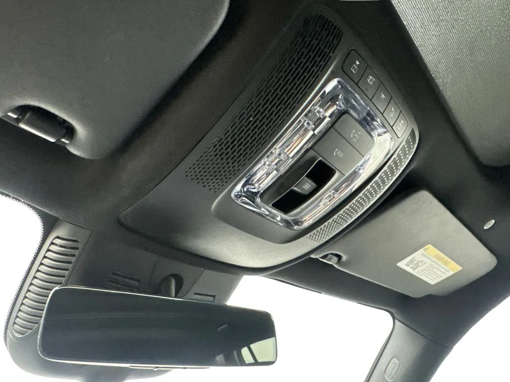 Used 2025 White Mercedes-Benz GLB 250 image 72