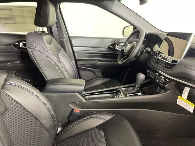 New 2026 Black Jeep Latitude image 13