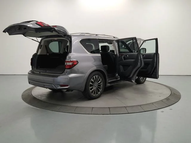 Used 2022 Gray Nissan Platinum image 16