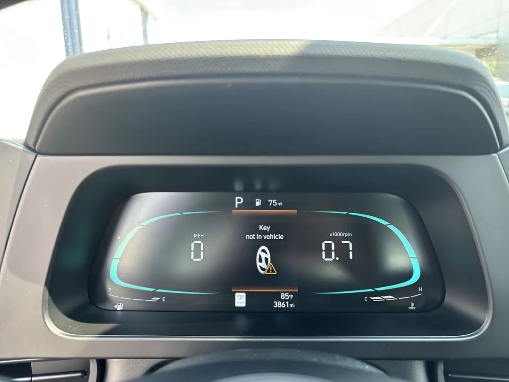 Used 2025 Gray Hyundai SEL Sport image 10