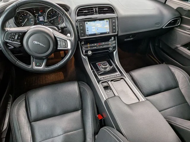 Used 2018 White Jaguar 25t R-Sport image 24
