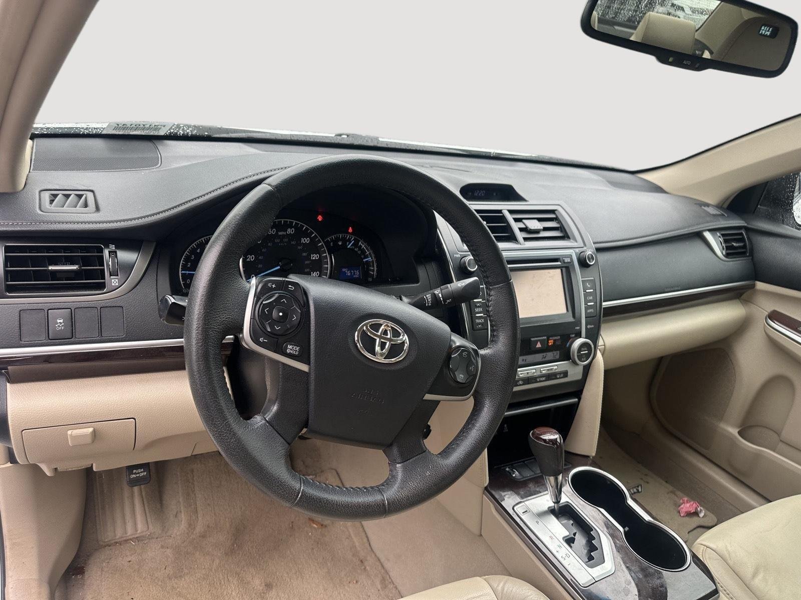 Used 2012 Super White Toyota XLE image 10