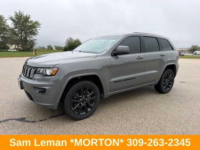 Used 2022 Gray Jeep Laredo X image 1