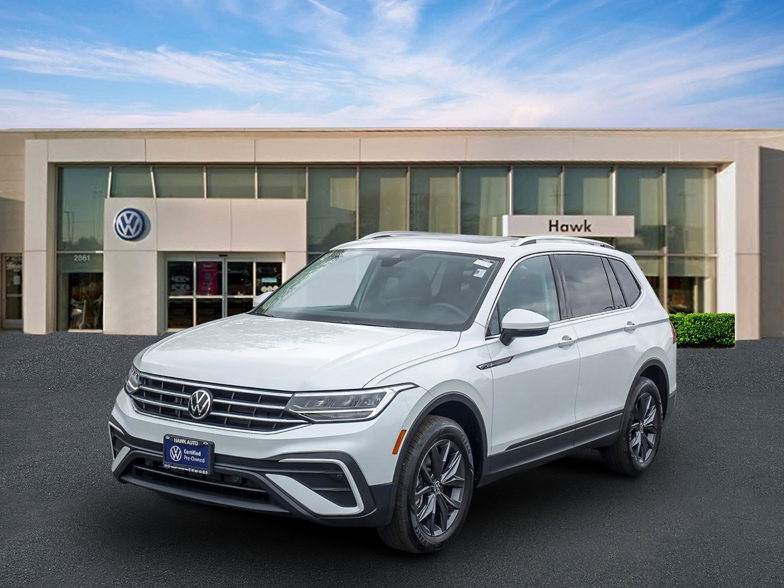 Used 2023 Opal White Pearl Volkswagen SE image 3