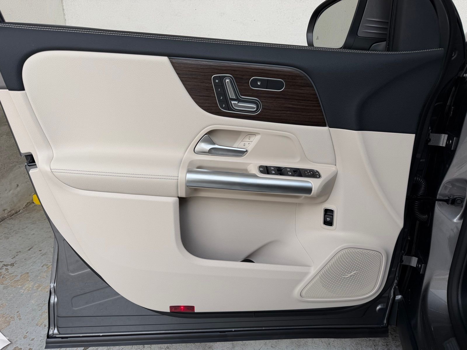 New 2026 Mountain Grey Metallic Mercedes-Benz GLA 250 image 17