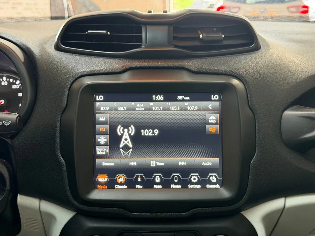 Used 2022 White Jeep Limited image 14