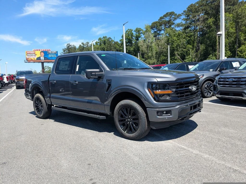 New 2026 Carbonized Gray Metallic Ford XLT image 2