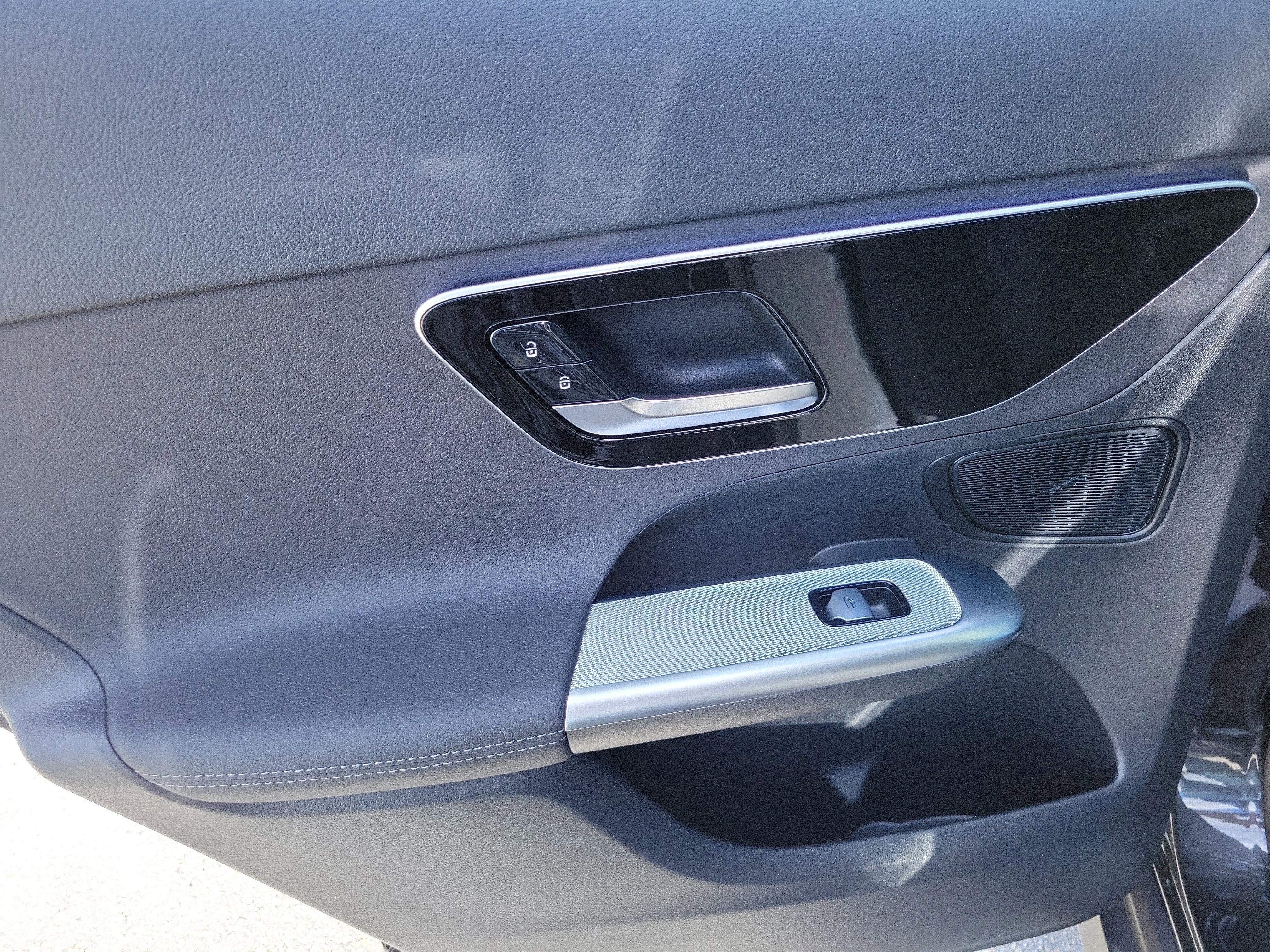 New 2026 Graphite Grey Metallic Mercedes-Benz GLC 300 image 9