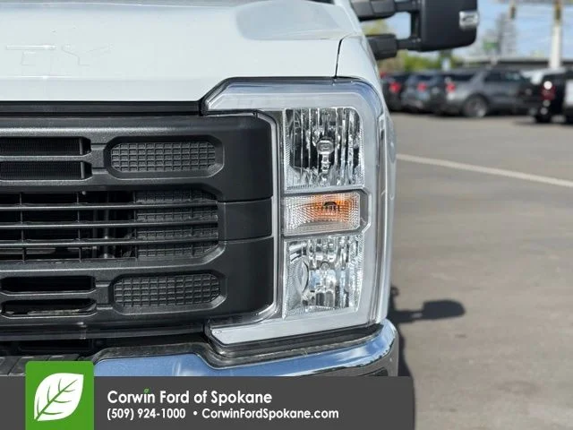 New 2026 Oxford White Ford XL image 8