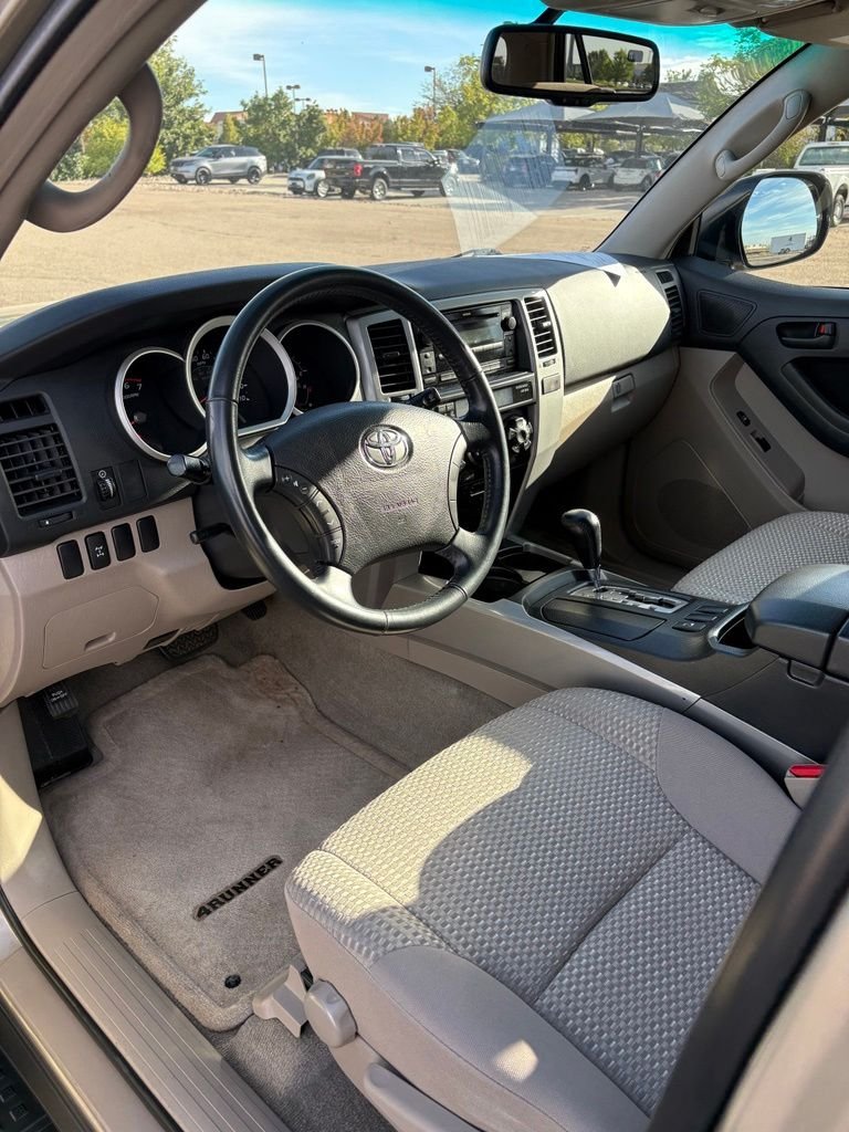 Used 2007 Gold Toyota Sport image 9