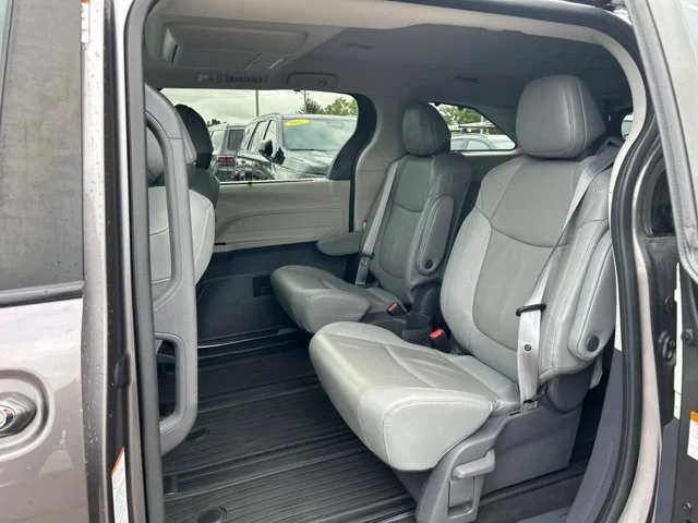 2021 Toyota Sienna Limited - Photo 18