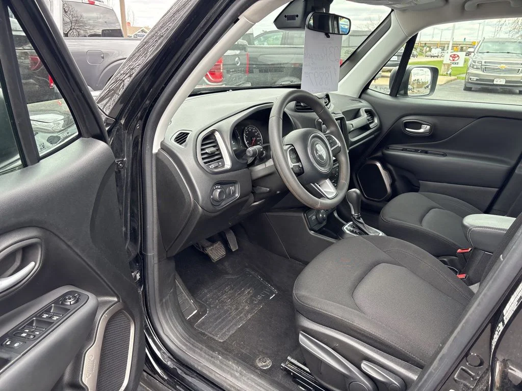 Used 2023 Black Clearcoat Jeep Latitude image 10