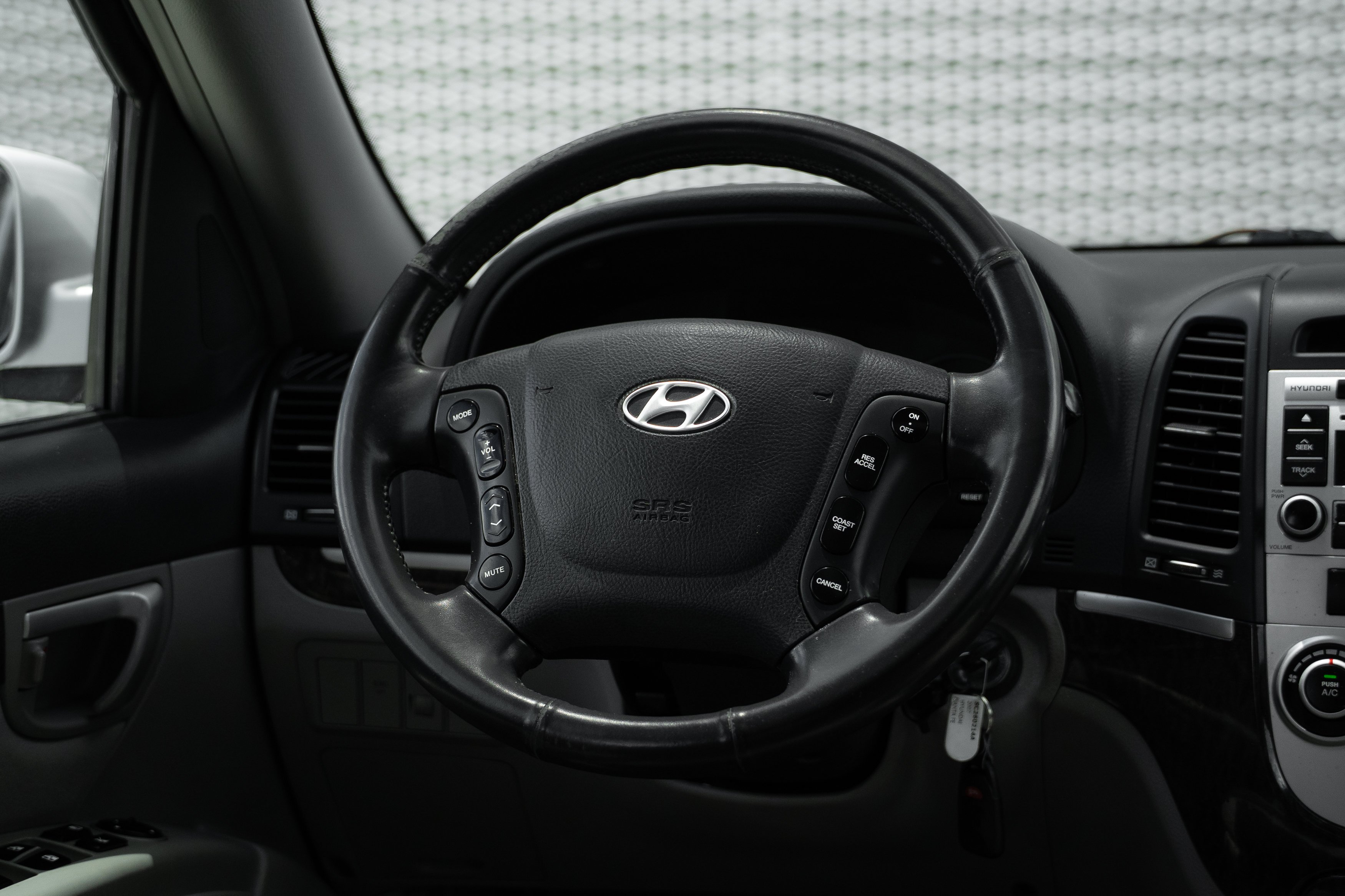 Used 2007 Bright Silver Hyundai SE image 9
