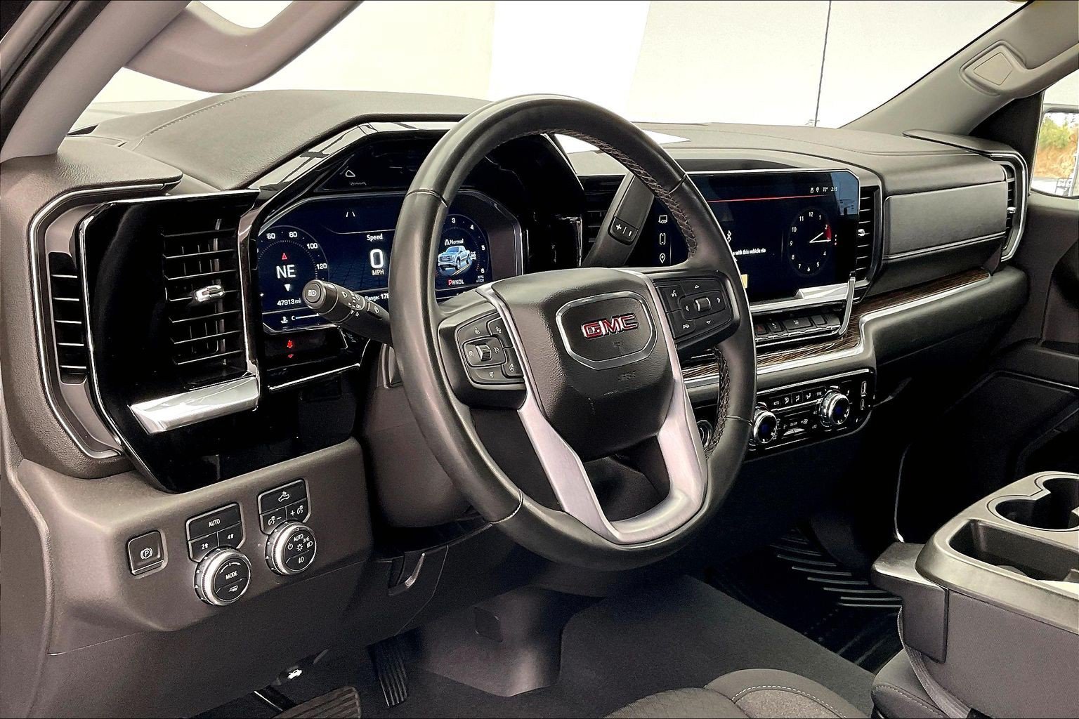 Used 2023 Onyx Black GMC Elevation image 14