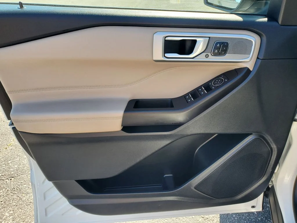 Used 2020 White Ford Limited image 8