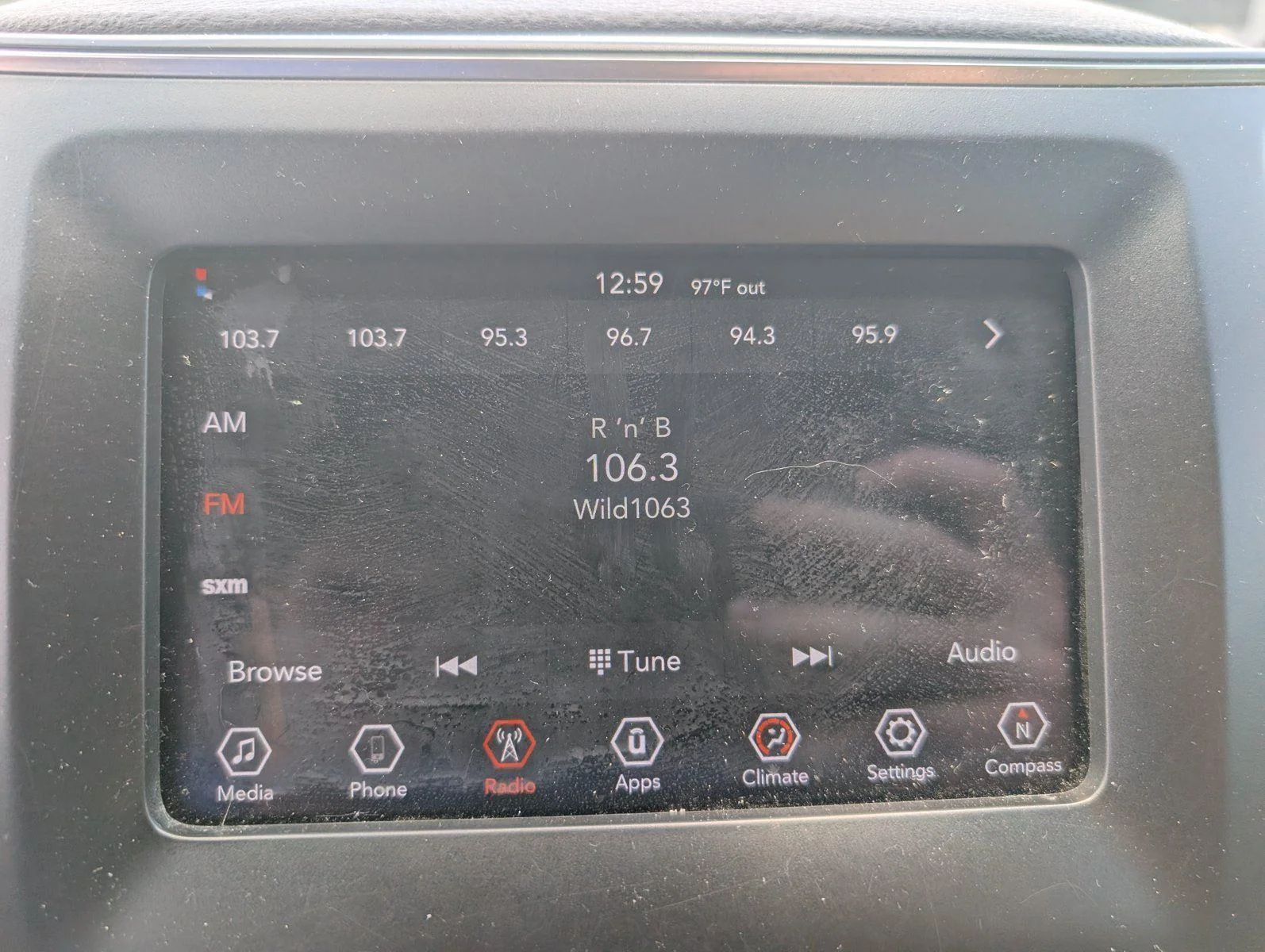 Used 2019 Velvet Red Pearlcoat Jeep Latitude image 14