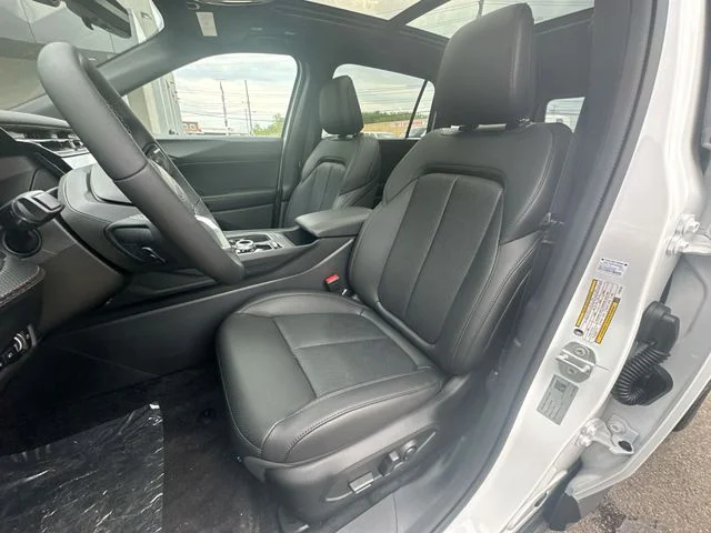 New 2026 Bright White Clear-Coat Exterior Paint Jeep Overland image 13