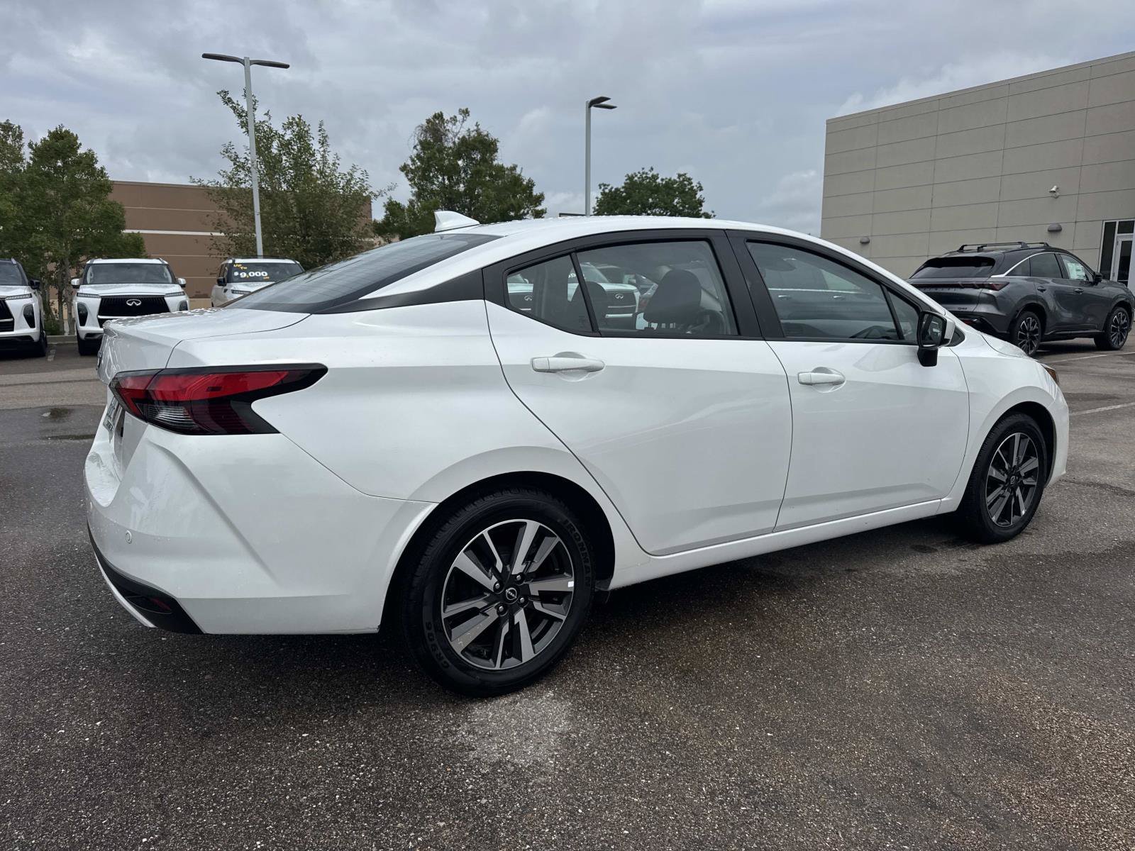 Used 2025 White Nissan 1.6 SV image 5