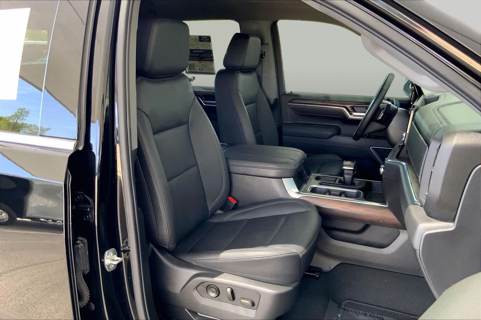 Used 2025 Onyx Black GMC SLT image 9