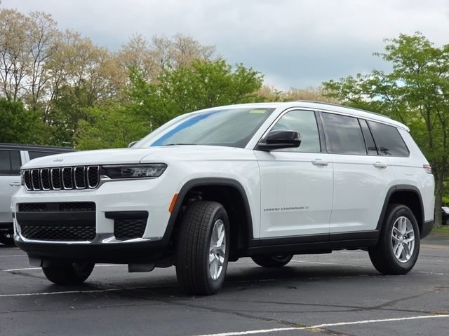 New 2026 Bright White Clear-Coat Exterior Paint Jeep Laredo image 23