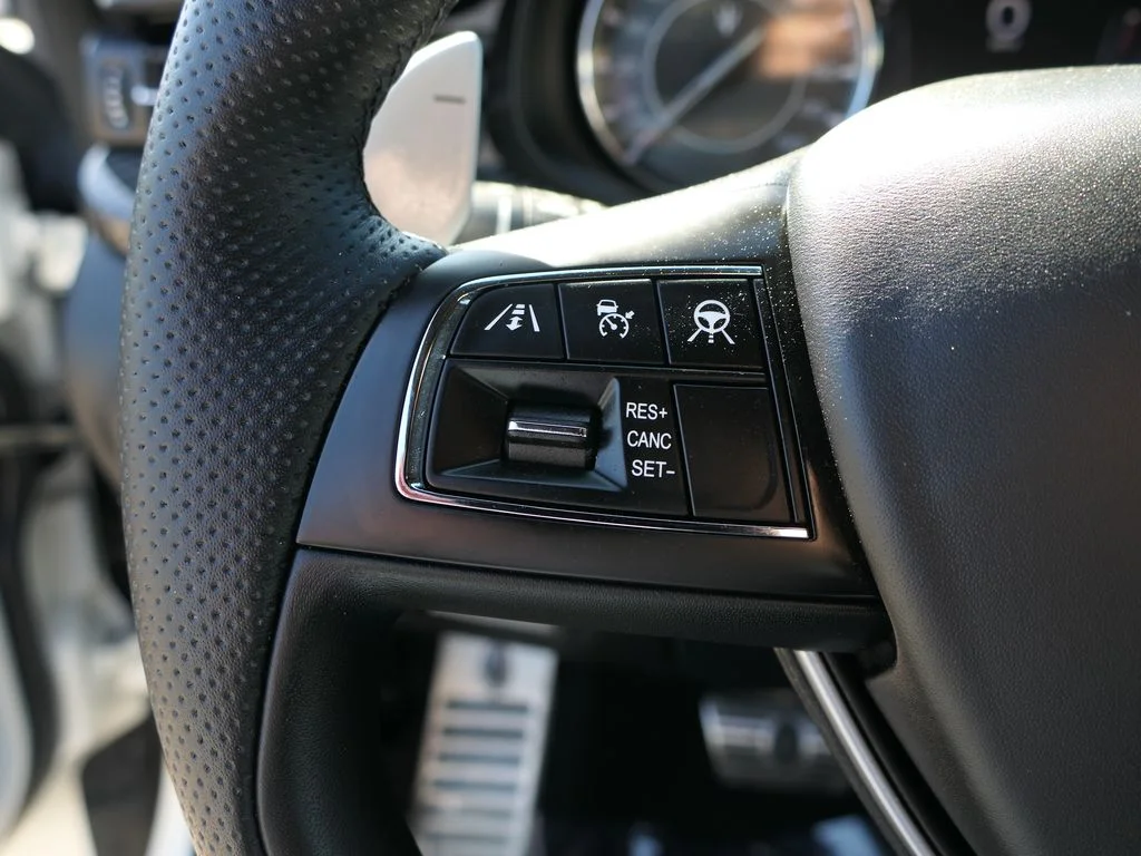 Used 2024  Maserati Modena image 13