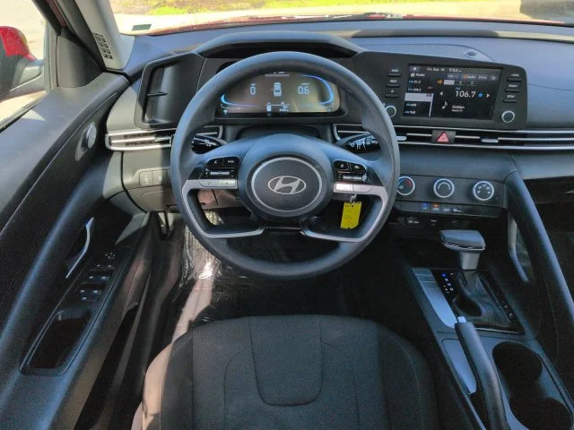 Used 2025 Red Hyundai SE image 14